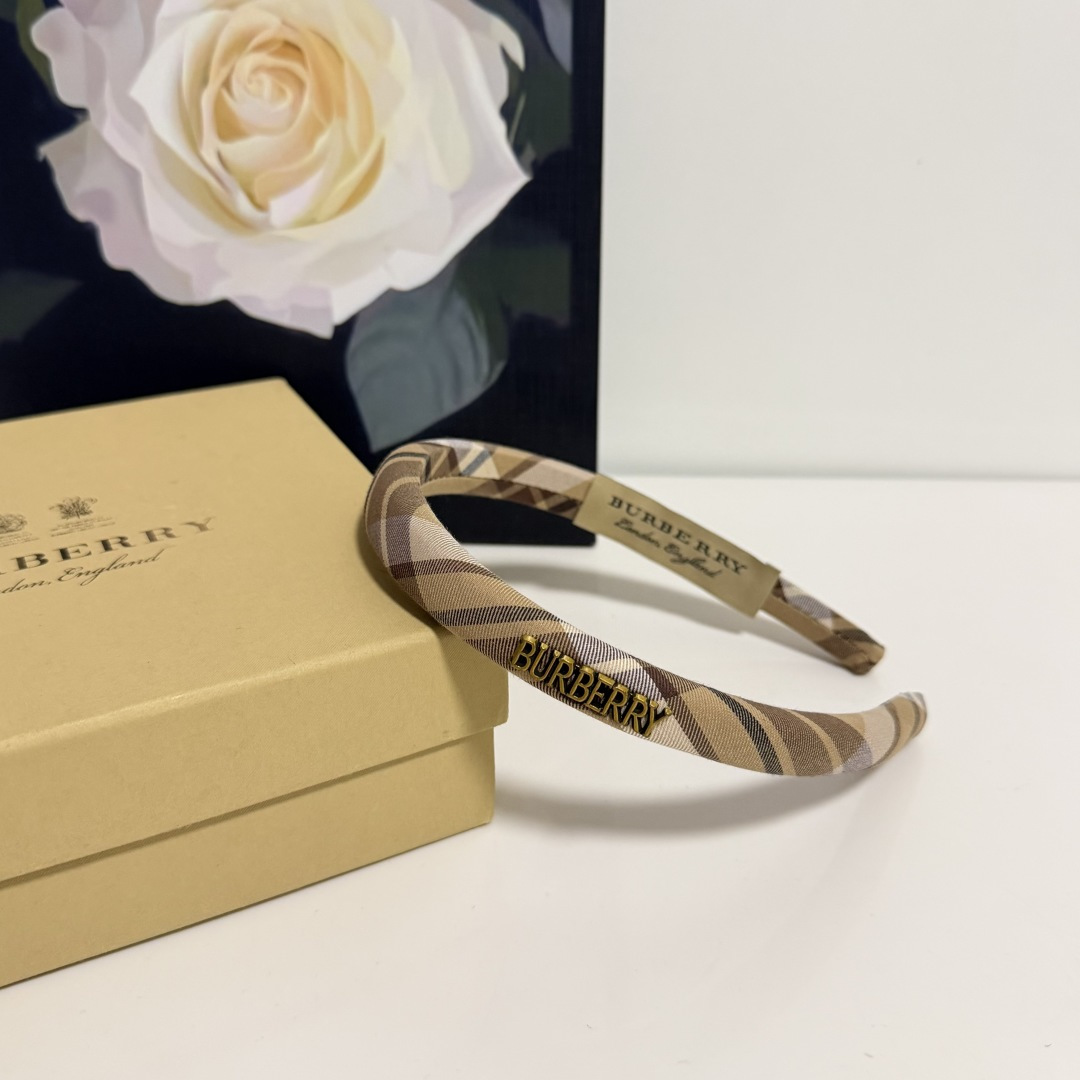 配专柜包装Burberry （巴宝莉）最新发箍小仙女快入手特殊材质 不嘞头可盐可甜～