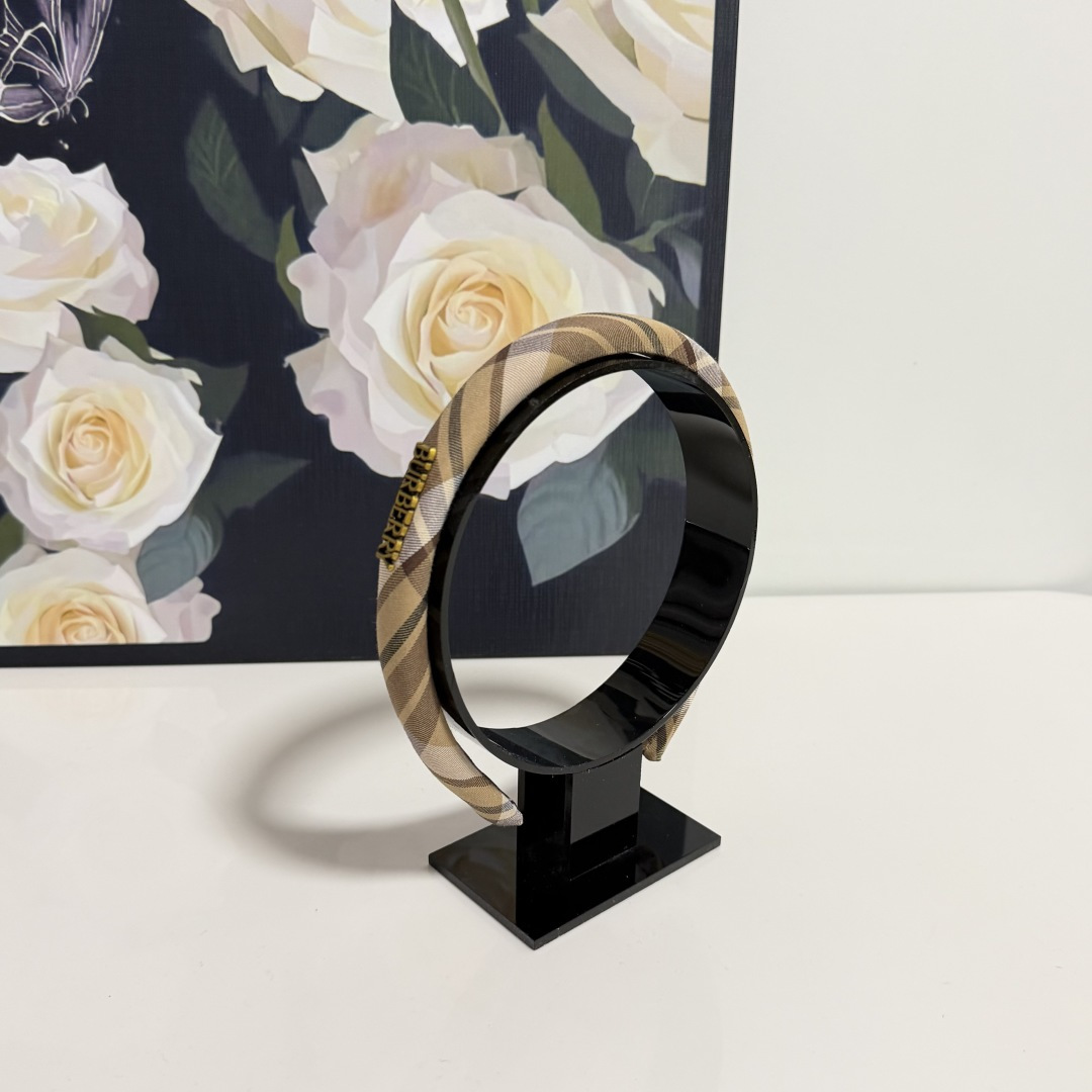 配专柜包装Burberry （巴宝莉）最新发箍小仙女快入手特殊材质 不嘞头可盐可甜～