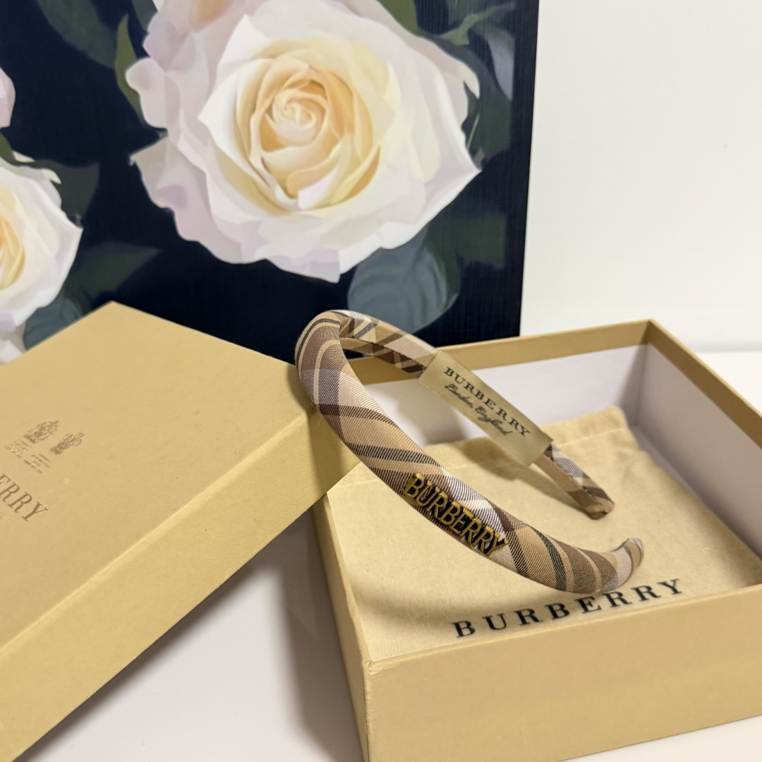 配专柜包装Burberry （巴宝莉）最新发箍小仙女快入手特殊材质 不嘞头可盐可甜～
