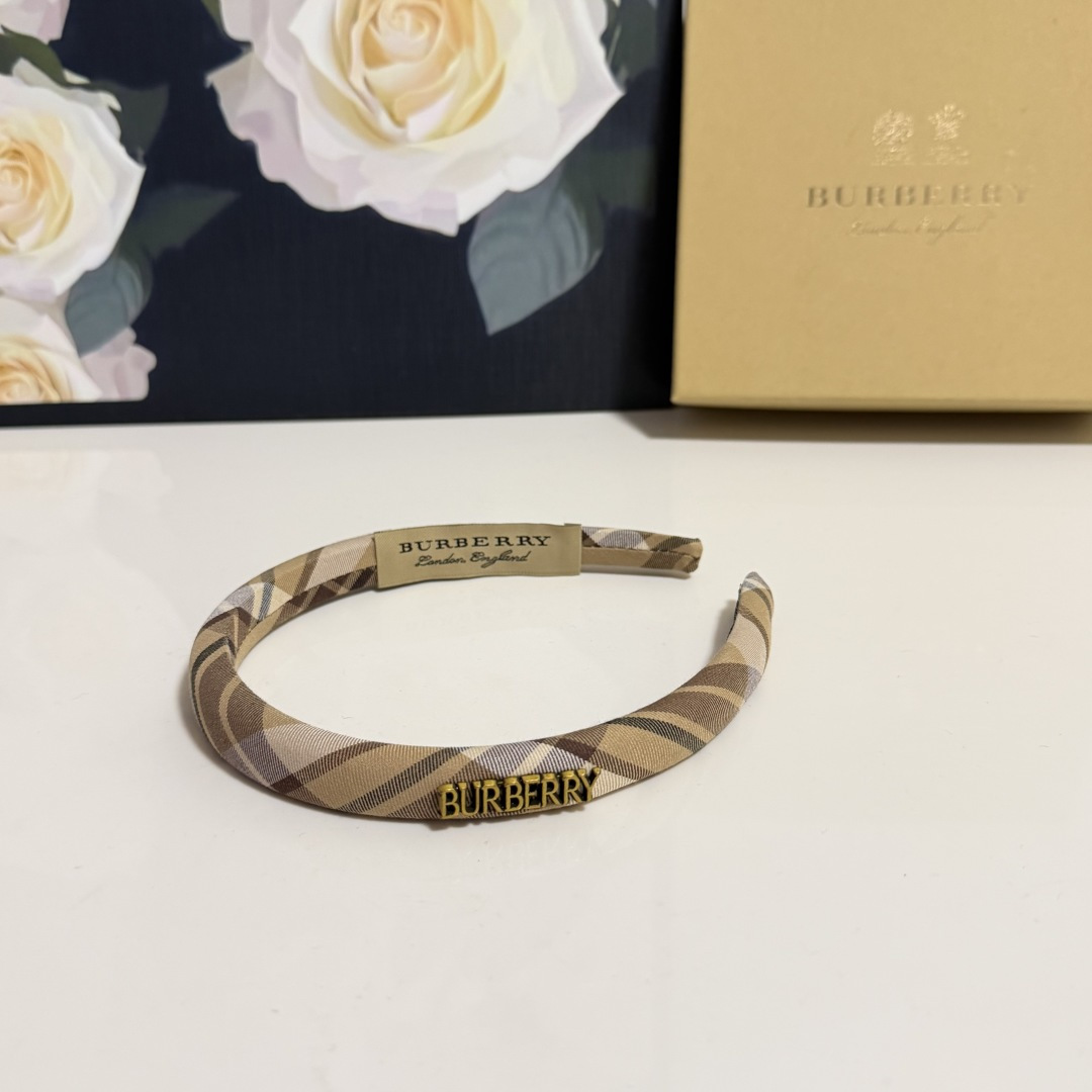 配专柜包装Burberry （巴宝莉）最新发箍小仙女快入手特殊材质 不嘞头可盐可甜～