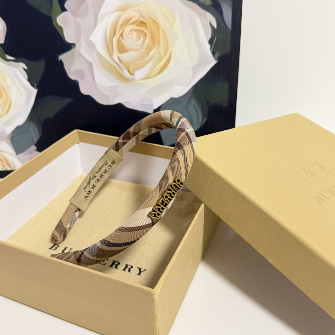 配专柜包装Burberry （巴宝莉）最新发箍小仙女快入手特殊材质 不嘞头可盐可甜～