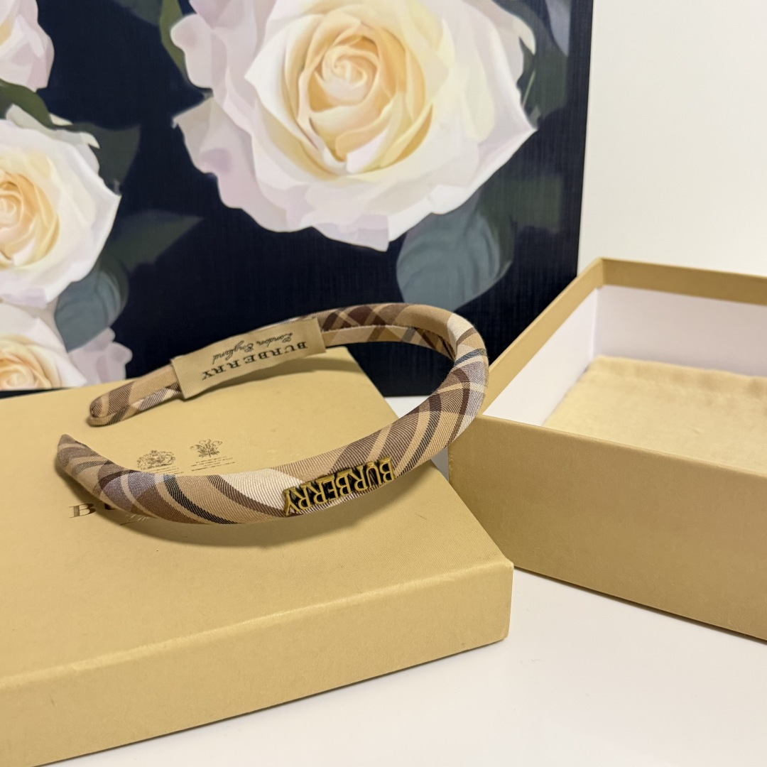 配专柜包装Burberry （巴宝莉）最新发箍小仙女快入手特殊材质 不嘞头可盐可甜～