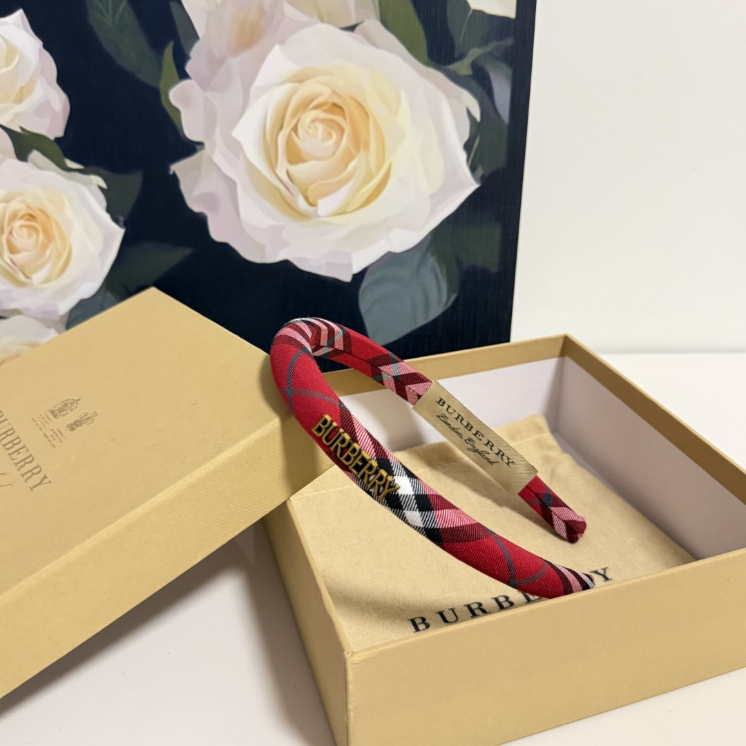 配专柜包装Burberry （巴宝莉）最新发箍小仙女快入手特殊材质 不嘞头可盐可甜～