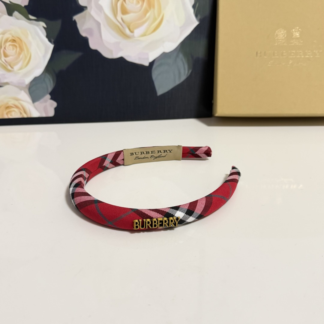 配专柜包装Burberry （巴宝莉）最新发箍小仙女快入手特殊材质 不嘞头可盐可甜～