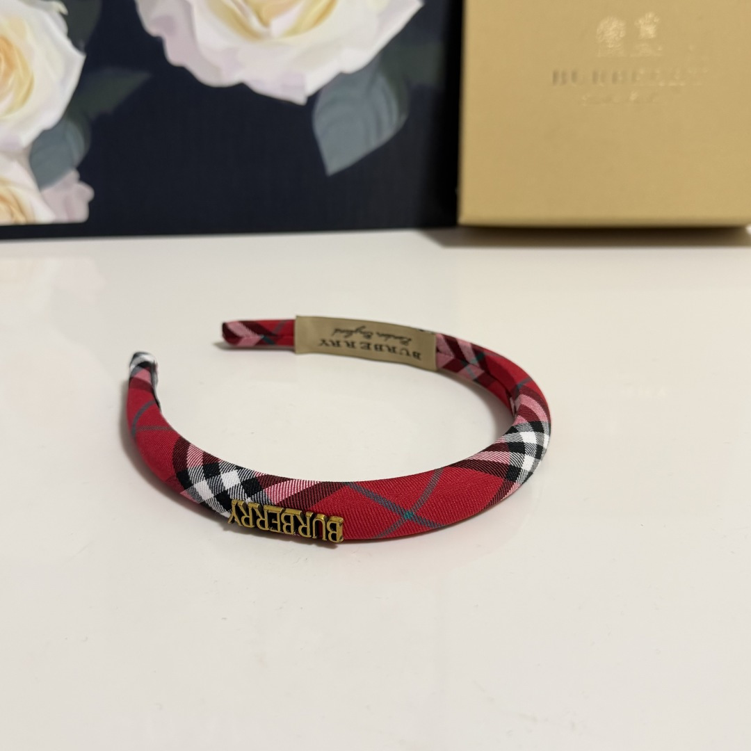 配专柜包装Burberry （巴宝莉）最新发箍小仙女快入手特殊材质 不嘞头可盐可甜～