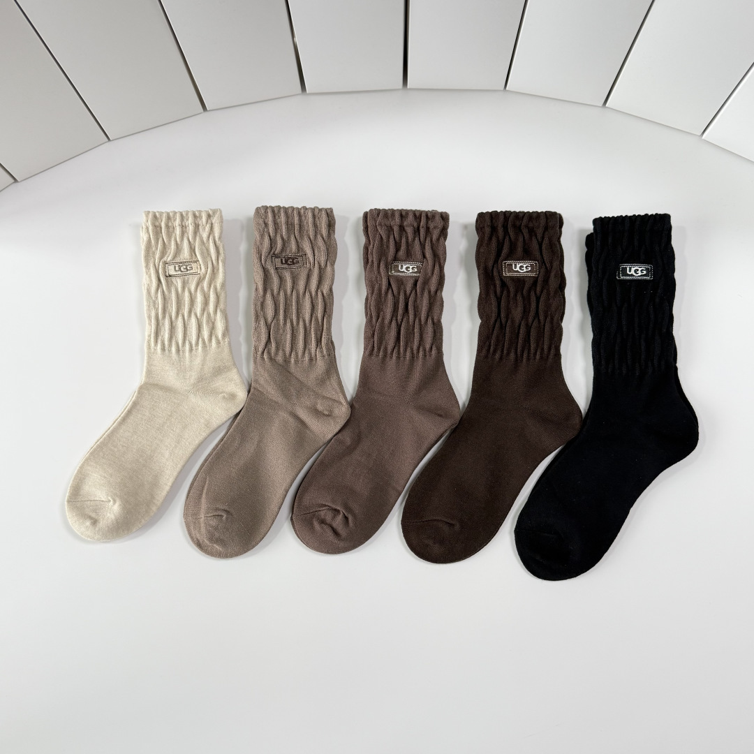NO:766362,Specially packaged UGG new cashmere embroidered mid-length pile socks!  Five pairs in a box, synchronized tube socks at the counter, big brands going out on the street, must-have socks for fashionistas, stockings, socks, socks19860909特 配包装 UGG 新款羊绒刺绣中长款堆堆袜袜子！一盒五双, 专柜同步筒款袜子,大牌出街,潮人必备超好搭袜子,丝袜,袜子,socks,accessory