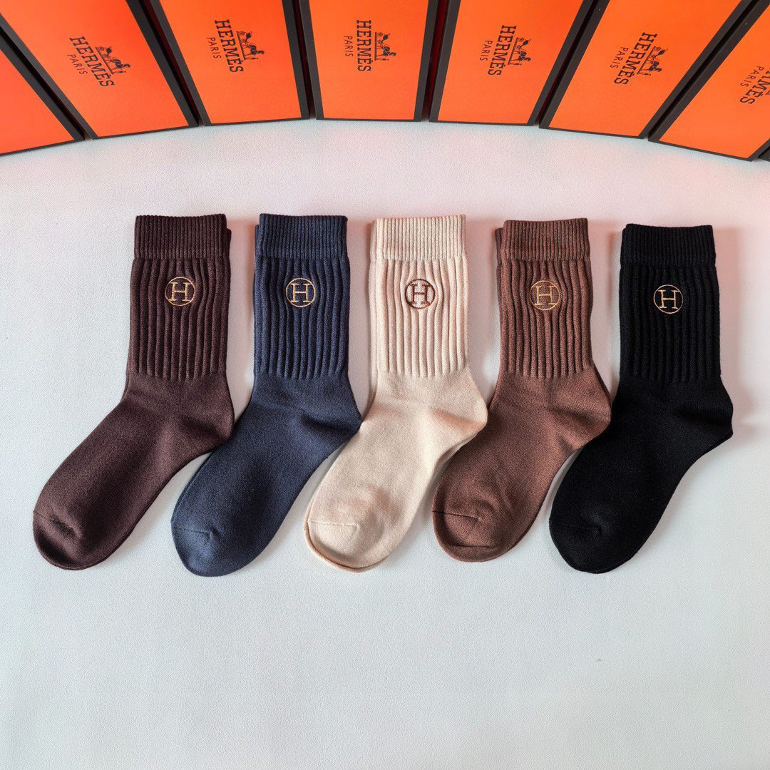 NO:766386,Specially equipped with counter packaging HERMES new cashmere mid-length pile socks!  Five pairs in a box, counter-synchronized tube socks, big brands out on the street, a must-have for fashionistas, super easy to match. Socks, stockings, socks, hermes, hermes, socks19860909特 配专柜包装 HERMES(爱马仕)新款羊绒中长款堆堆袜袜子！一盒五双,专柜同步筒袜袜子,大牌出街,潮人必备超好搭.袜子,丝袜,袜子,hermes,hermes,socks,accessory