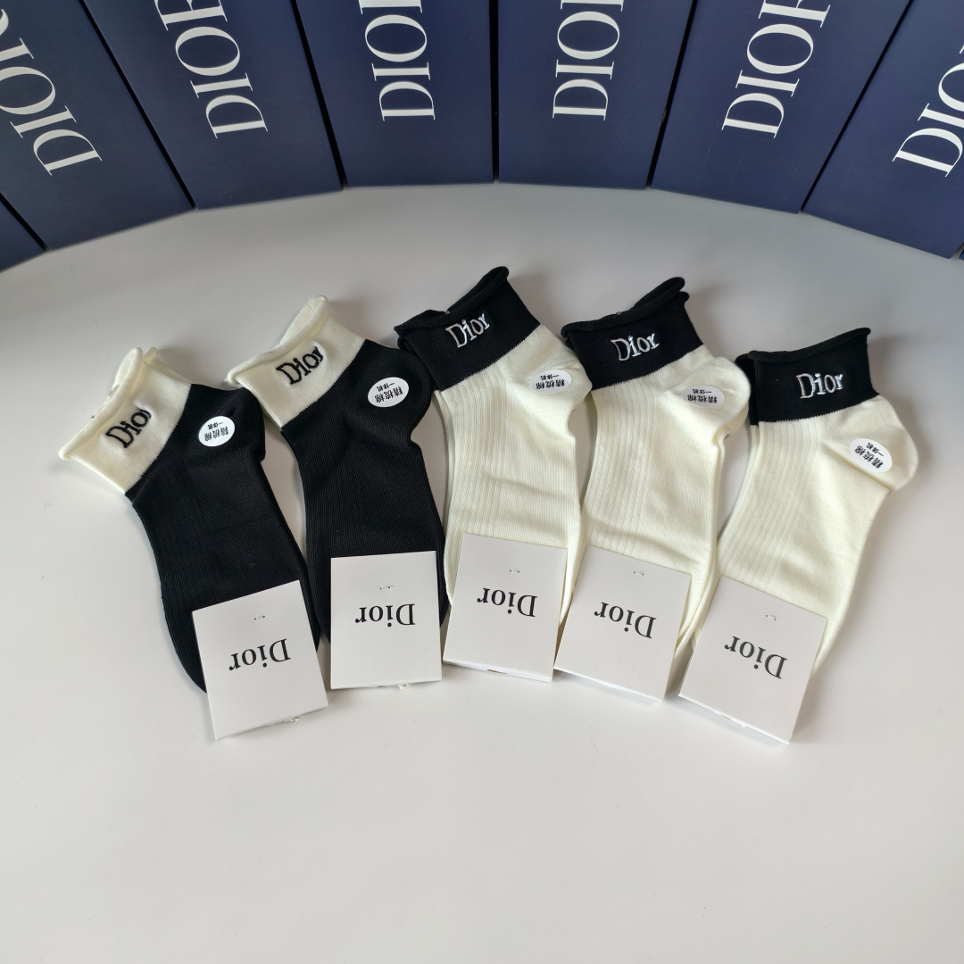 NO:766401,Specially equipped with counter packaging DIOR (Dior) new embroidered mid-length socks and piles of socks!  Five pairs in a box, synchronized tube socks at the counter, big brands going out on the street, must-have socks for fashionistas, stockings, socks, dior, dior, socks19860909特 配专柜包装 DIOR (迪奥) 新款刺绣中短筒袜堆堆袜袜子！一盒五双,专柜同步筒袜袜子,大牌出街,潮人必备超好搭袜子,丝袜,袜子,dior,dior,socks,accessory