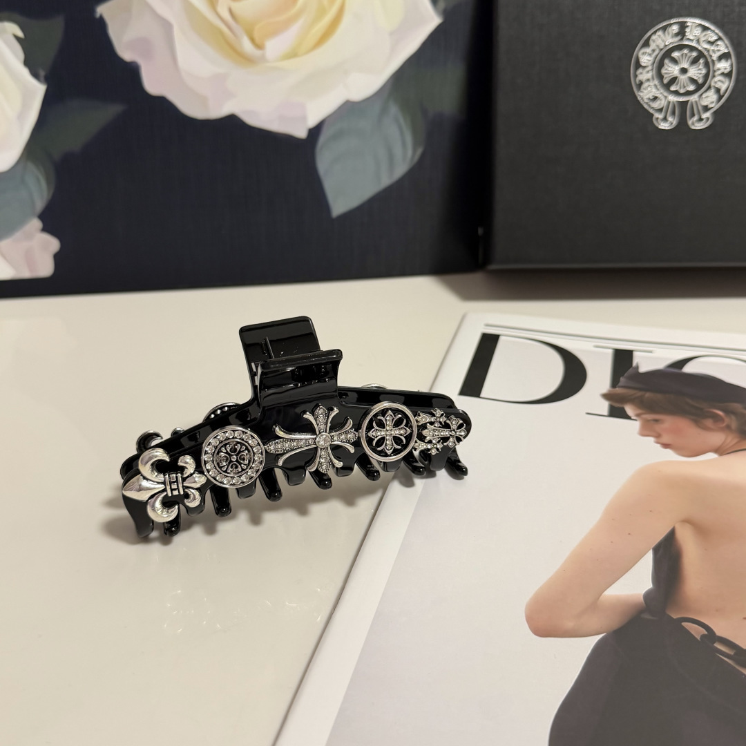NO:769662,Special (single) with counter packaging ChromeHearts (Chrome Hearts) latest vintage vintage clip. Elegant girl is worth buying. Very easy to match. Temperament and tasteful hairpins, hairpins, chrome hearts, chrome hearts, hairpins19860909特（单个）配专柜包装 ChromeHearts（克罗心）最新中古vintage复古抓夹 优雅的girl值得入手 非常好搭配 气质有品位发夹,发夹,chrome hearts,chrome hearts,hairpins,accessory