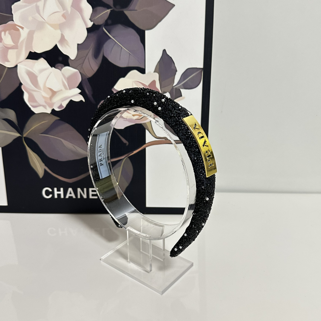 NO:769656,Specially equipped with special counter packaging, Prada's latest high-tech hairbands. Little fairies can get it now. Special materials. No hair. Can be salty or sweet ~ hairpins, hairpins, prada, prada, hairpins19860909特 配专柜包装 Prada（普拉达）最新高工发箍 小仙女快入手 特殊材质 不嘞头 可盐可甜～发夹,发夹,prada,prada,hairpins,accessory