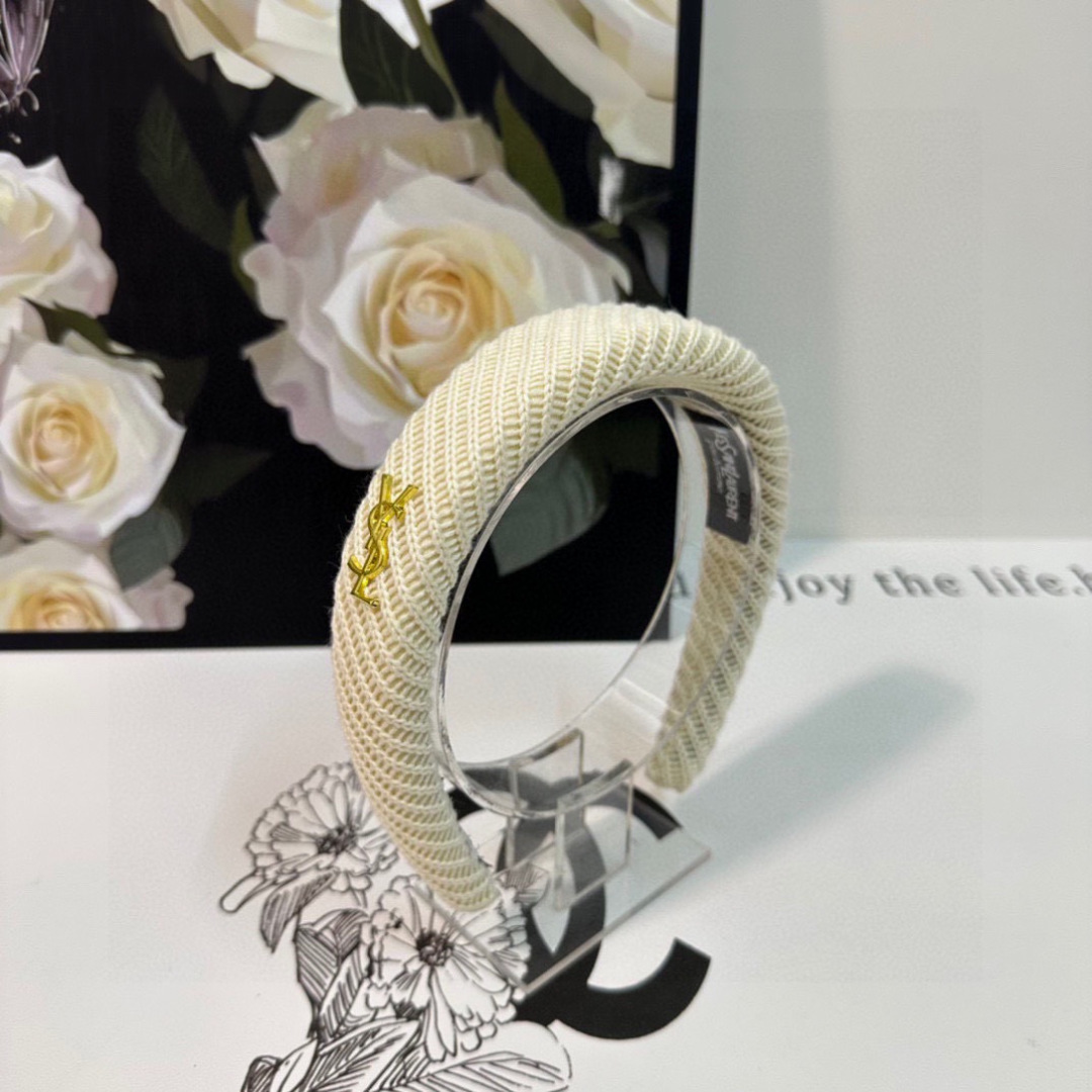 NO:769671,Specially equipped with counter packaging, YSL (Yves Saint Laurent) latest autumn and winter headbands, little fairies can get it now. Special material, no hair, salty or sweet ~ hairpins, hairpins, saint laurent, saint laurent, hairpins19860909特 配专柜包装 YSL（圣罗兰）最新秋冬发箍 小仙女快入手 特殊材质 不嘞头 可盐可甜～发夹,发夹,saint laurent,saint laurent,hairpins,accessory