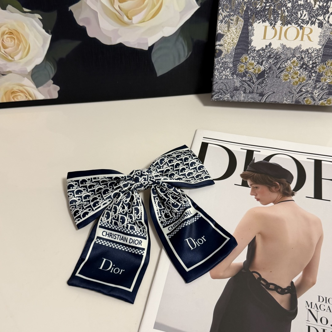 NO:769681,Specially equipped with counter packaging DIOR (Dior) latest bow medieval hairpin# Trust me!  A must-have item for everyone. This piece must be bought. It has a fairy-like appearance. The little fairy wants to keep it. Whoever wears it will look better~ Hairpins, hairpins, dior, dior, hairpins19860909特 配专柜包装 DIOR（迪奥）最新蝴蝶结中古发夹# 信我！人手必备的单品 这件必须买 洋气神仙颜值 小仙女要收了它,谁戴谁好看～发夹,发夹,dior,dior,hairpins,accessory