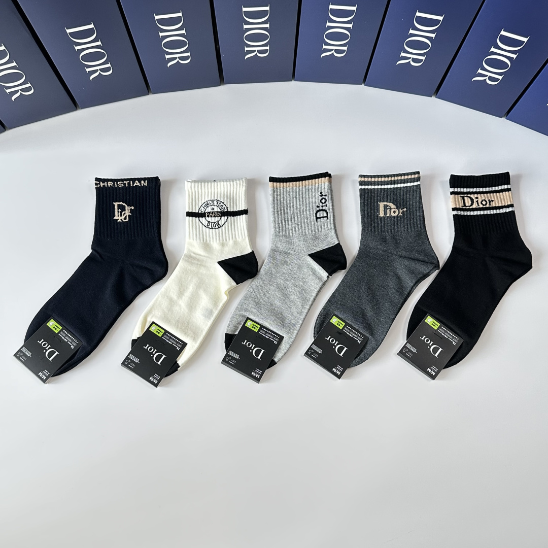NO:767440,Special packaging DIOR (Dior) new classic mid-length socks pile socks!  Five pairs in a box, counter-synchronized tube socks, big brands out on the street, a must-have for fashionistas, super easy to match. Socks, stockings, socks, dior, dior, socks19860909特 配包装 DIOR（迪奥）新款经典中长筒袜堆堆袜袜子！一盒五双, 专柜同步筒袜袜子,大牌出街,潮人必备超好搭.袜子,丝袜,袜子,dior,dior,socks,accessory