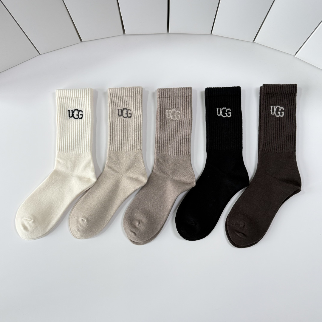 NO:767507,Specially equipped with counter packaging, UGG’s new mid-length cashmere mid-length socks!  Five pairs in a box, synchronized tube socks at the counter, big brands going out on the street, must-have socks for fashionistas, stockings, socks, socks19860909特 配专柜包装 UGG 新款羊绒中长款堆堆袜袜子！一盒五双,专柜同步筒袜袜子,大牌出街,潮人必备超好搭袜子,丝袜,袜子,socks,accessory