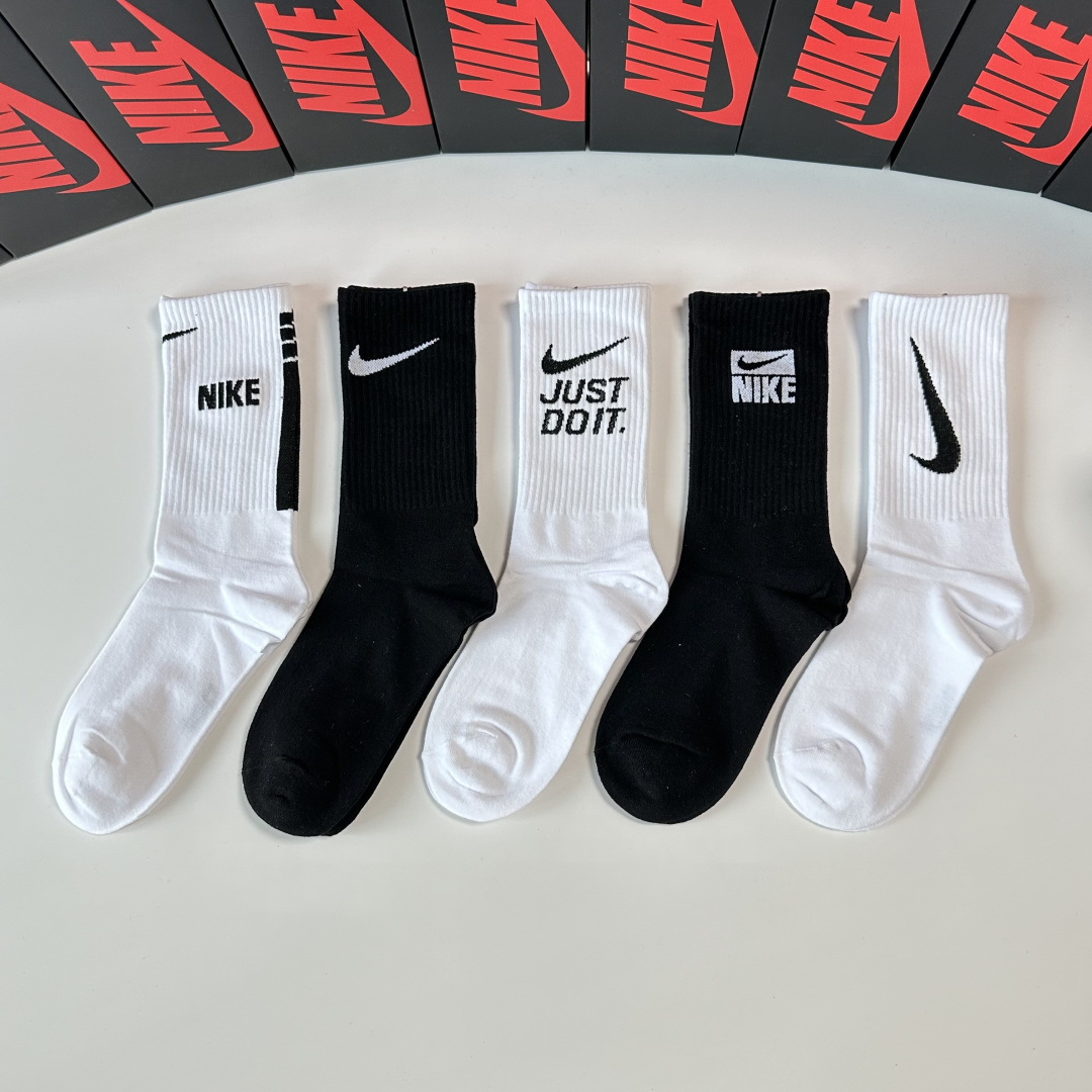 NO:767543,Special packaging NIKE (Nike) new mid-length pile socks!  Five pairs in a box, synchronized tube socks at the counter, big brands going out on the street, must-have socks for fashionistas, stockings, socks, socks19860909特 配包装 NIKE（耐克）新款中长款堆堆袜袜子！一盒五双, 专柜同步筒款袜子,大牌出街,潮人必备超好搭袜子,丝袜,袜子,socks,accessory