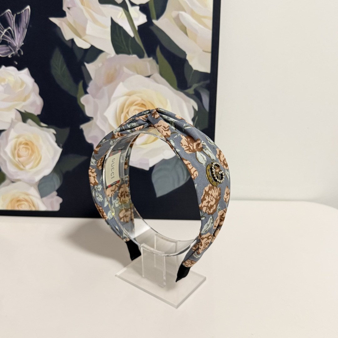 NO:770352,Specially equipped with counter packaging. GUCCI's latest hairbands. Little fairies can get it now. Special materials. No hair. Can be salty or sweet ~ hairpins, hairpins, gucci, gucci, hairpins19860909特 配专柜包装 GUCCI（古驰）最新发箍 小仙女快入手 特殊材质 不嘞头 可盐可甜～发夹,发夹,gucci,gucci,hairpins,accessory