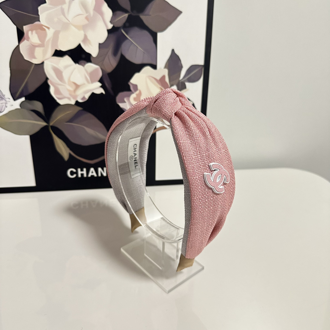 NO:770310,Specially equipped with counter packaging, Chanel's latest hairbands. Little fairies can get it now. Special materials. No hair. Can be salty or sweet ~ hairpins, hairpins, chanel, chanel, hairpins19860909特 配专柜包装 Chanel（香奈儿）最新发箍 小仙女快入手 特殊材质 不嘞头 可盐可甜～发夹,发夹,chanel,chanel,hairpins,accessory
