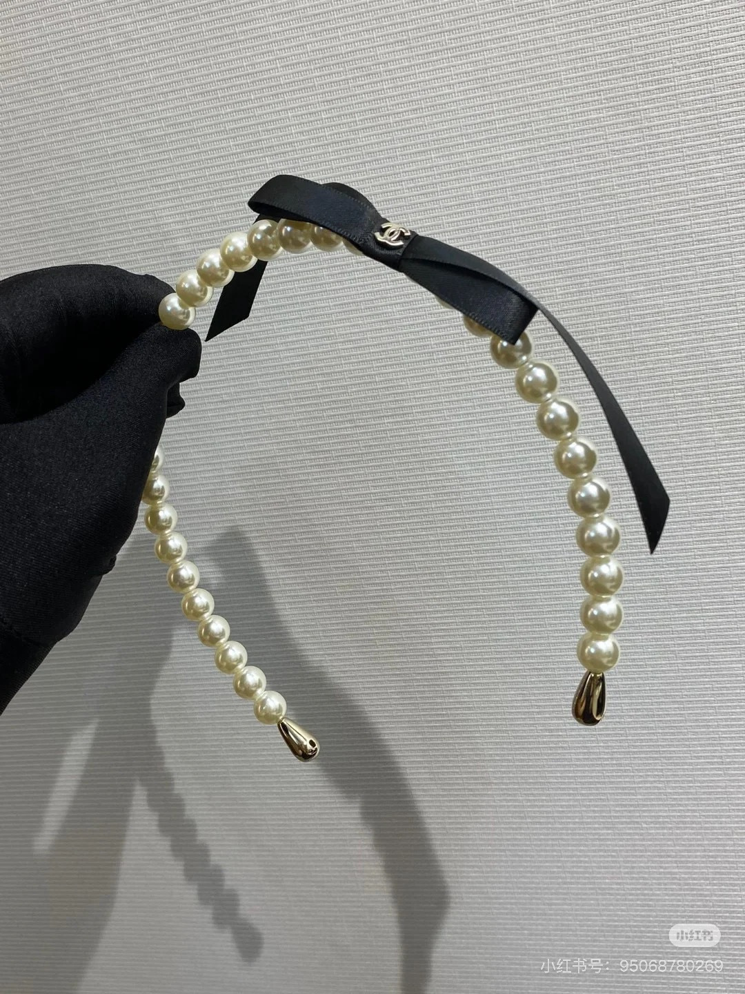 NO:770320,Specially equipped with counter packaging, Chanel's latest official website hairband, available for little fairies, special material, no hair, salty or sweet ~ hairpins, hairpins, chanel, chanel, hairpins19860909特 配专柜包装 Chanel（香奈儿）最新官网同款发箍 小仙女入手 特殊材质 不嘞头 可盐可甜～发夹,发夹,chanel,chanel,hairpins,accessory