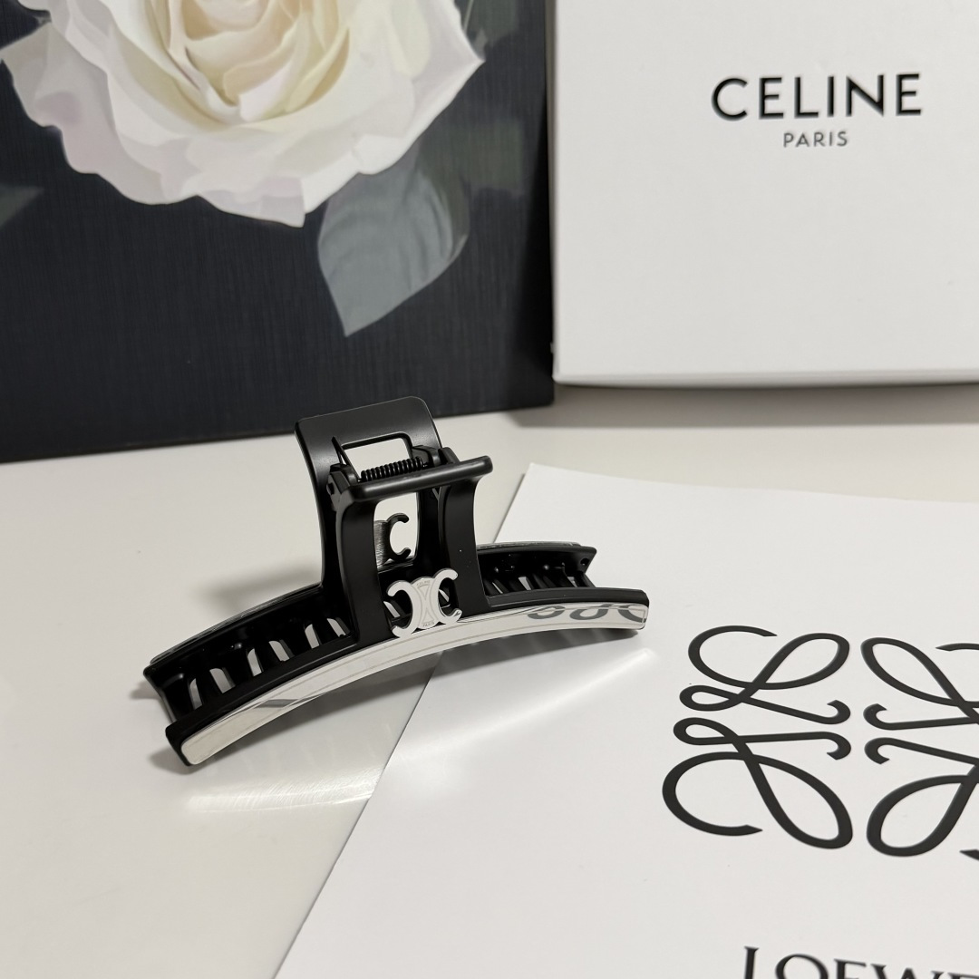 NO:770376,Special (single) with counter packaging Celine (Celine) latest clip. Elegant girl is worth buying. Very easy to match. Temperament and tasteful hair clips, hair clips, celine, celine, hairpins19860909特（单个）配专柜包装 Celine（赛琳）最新抓夹 优雅的girl值得入手 非常好搭配 气质有品位发夹,发夹,celine,celine,hairpins,accessory