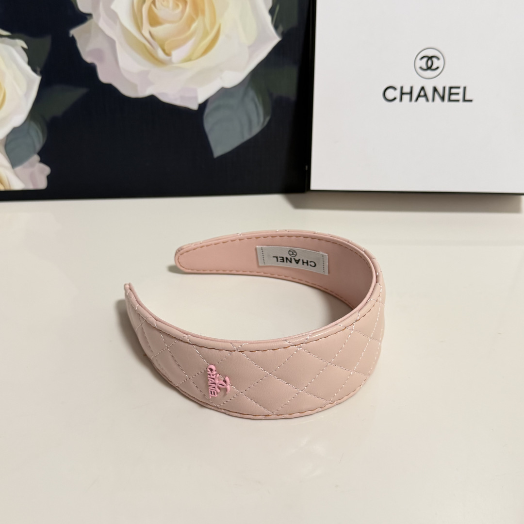 NO:770353,Specially equipped with counter packaging, Chanel's latest hairbands. Little fairies can get it now. Special materials. No hair. Can be salty or sweet ~ hairpins, hairpins, chanel, chanel, hairpins19860909特 配专柜包装 Chanel（香奈儿）最新发箍 小仙女快入手 特殊材质 不嘞头 可盐可甜～发夹,发夹,chanel,chanel,hairpins,accessory