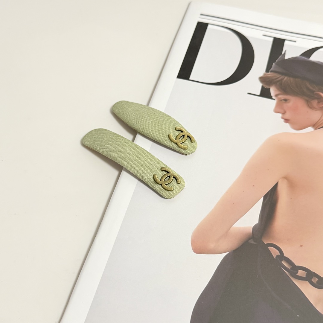 NO:770383,Special (pair) with full package Chanel (Chanel) best-selling new vintage hairpins this year, super fairy pair, fashionable, casual style, hairpins, hairpins, chanel, chanel, hairpins19860909特（一对）配全套包装 Chanel（香奈儿）今年最好卖的新款 Vintage中古复古发夹 超仙的一对 时髦精 随便入的款 发夹,发夹,chanel,chanel,hairpins,accessory
