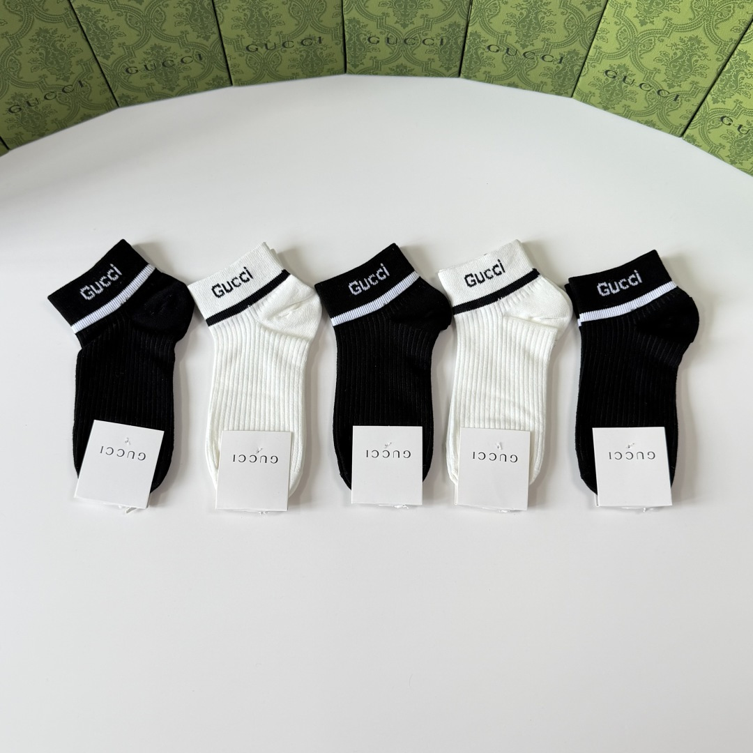 NO:768664,Specially packaged Gucci's new classic short and medium style pile socks!  Five pairs in a box, counter-synchronized tube socks, big brands out on the street, a must-have for fashionistas, super easy to match. Socks, stockings, socks, gucci, gucci, socks19860909特 配包装 Gucci（古驰）新款经典中短款堆堆袜袜子！一盒五双, 专柜同步筒袜袜子,大牌出街,潮人必备超好搭.袜子,丝袜,袜子,gucci,gucci,socks,accessory