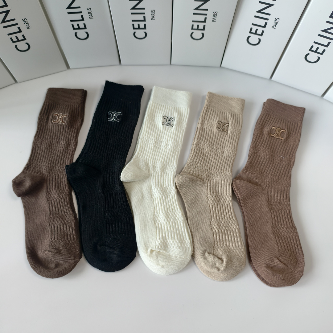 NO:768756,Specially equipped with counter packaging Celine's new double-needle embroidery mid-length pile socks!  Five pairs in a box, synchronized tube socks at the counter, big brands going out on the street, must-have socks for fashionistas, stockings, socks, celine, celine, socks19860909特 配专柜包装 Celine（赛琳）新款双针刺绣中长款堆堆袜袜子！一盒五双,专柜同步筒袜袜子,大牌出街,潮人必备超好搭袜子,丝袜,袜子,celine,celine,socks,accessory