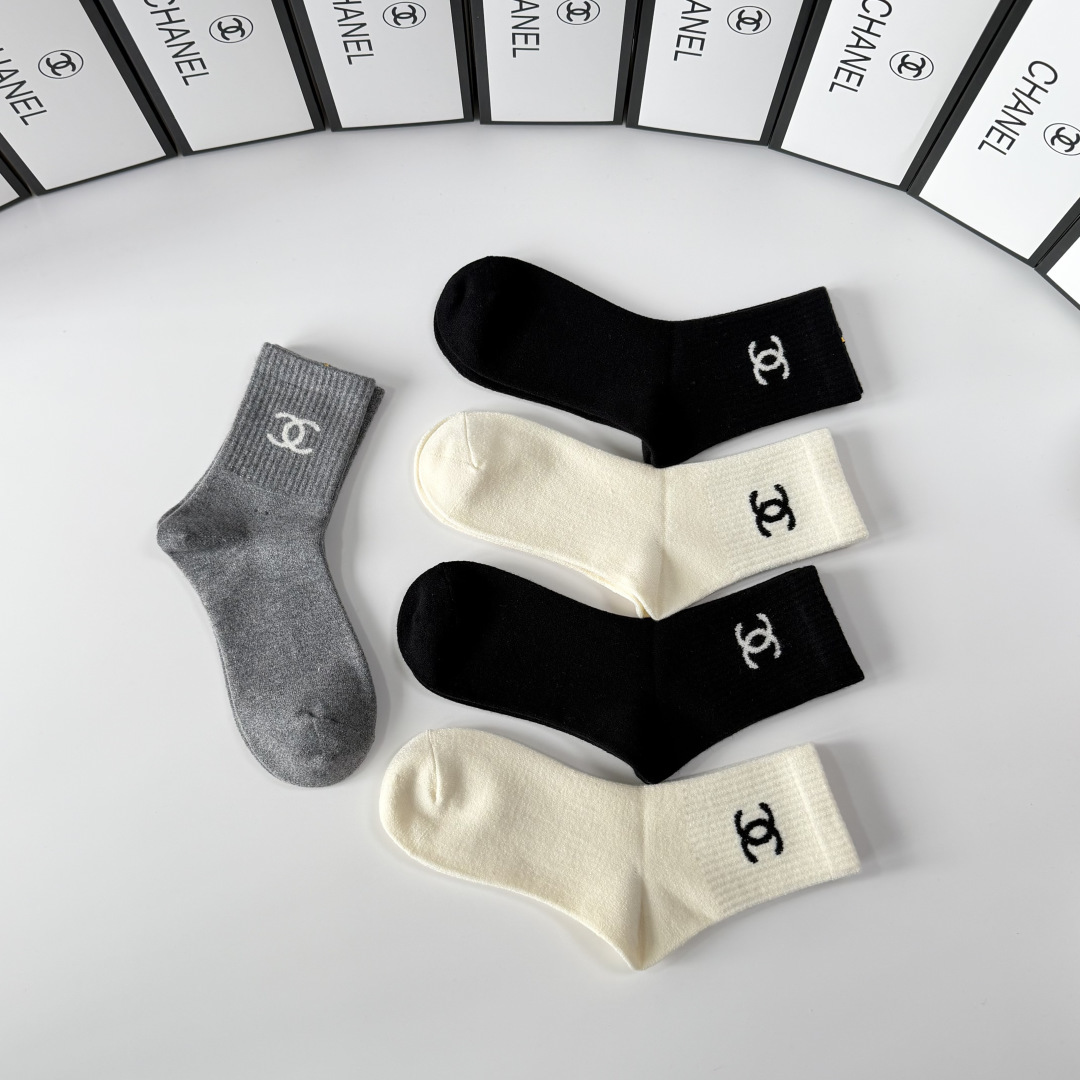 💛配专柜包装Chanel（香奈儿）新款羊绒中长款堆堆袜袜子！一盒五双，专柜同步筒袜袜子，💛大牌出街，潮人