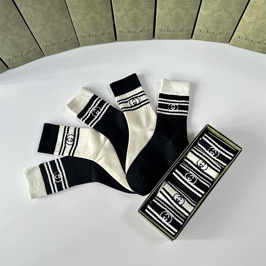 💛配专柜包装Gucci（古驰）新款刺绣中长款堆堆袜袜子！一盒五双，专柜同步筒袜袜子，💛大牌出街，潮人必备