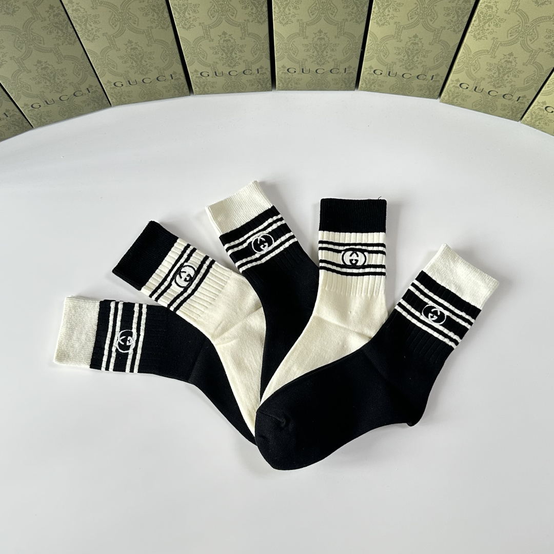 💛配专柜包装Gucci（古驰）新款刺绣中长款堆堆袜袜子！一盒五双，专柜同步筒袜袜子，💛大牌出街，潮人必备