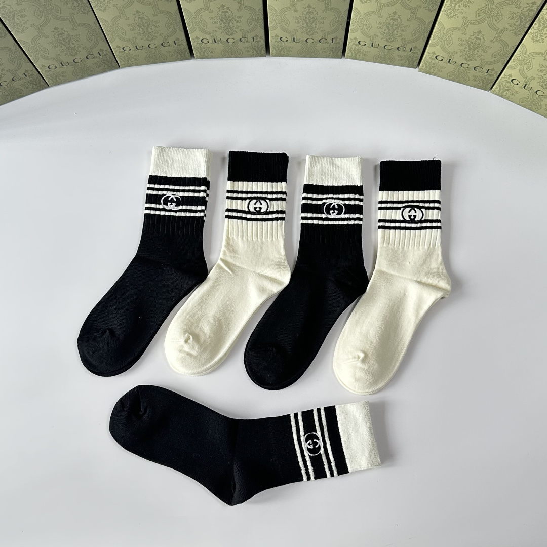 💛配专柜包装Gucci（古驰）新款刺绣中长款堆堆袜袜子！一盒五双，专柜同步筒袜袜子，💛大牌出街，潮人必备