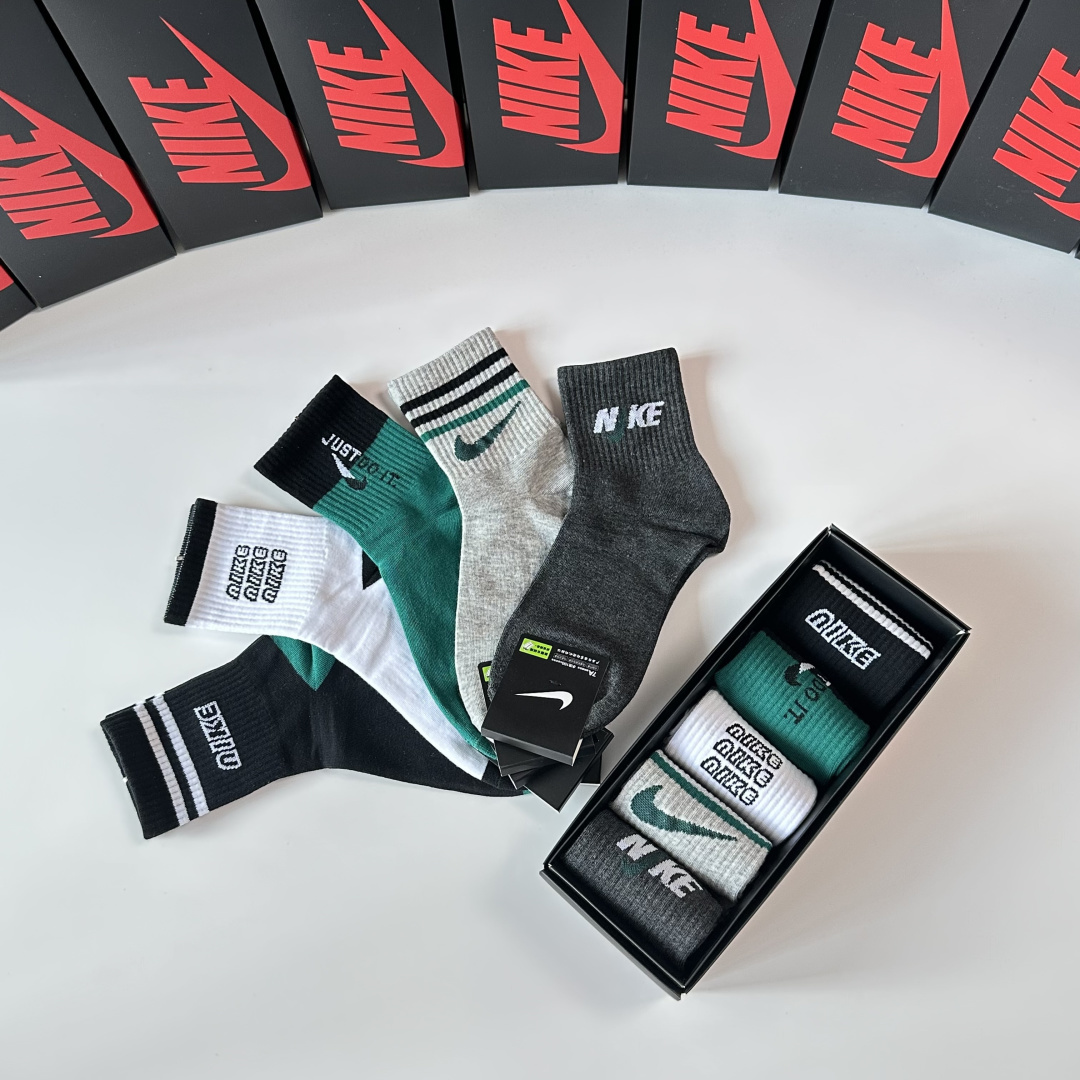 💛配专柜包装NIKE（耐克）新款中长款堆堆袜袜子！一盒五双，专柜同步筒袜袜子，大牌出街，潮人必备🔥超好搭
