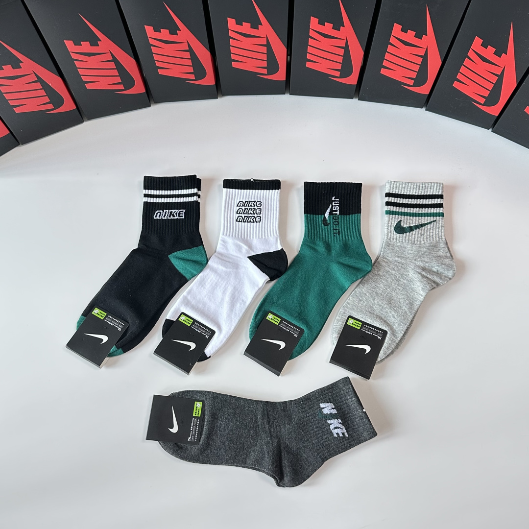 💛配专柜包装NIKE（耐克）新款中长款堆堆袜袜子！一盒五双，专柜同步筒袜袜子，大牌出街，潮人必备🔥超好搭