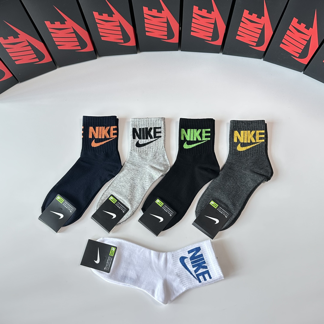 💛配专柜包装NIKE（耐克）新款中长款堆堆袜袜子！一盒五双，专柜同步筒袜袜子，大牌出街，潮人必备🔥超好搭
