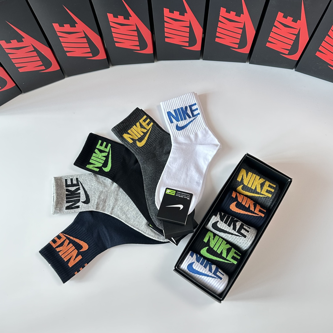 💛配专柜包装NIKE（耐克）新款中长款堆堆袜袜子！一盒五双，专柜同步筒袜袜子，大牌出街，潮人必备🔥超好搭