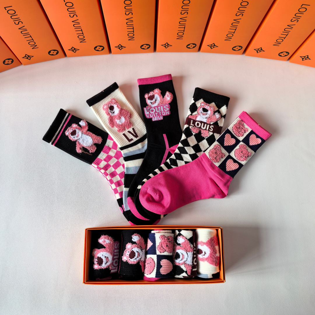 💛配包装LV（路易威登）新款草莓熊羽毛纱经典中长款堆堆袜袜子！一盒五双， 专柜同步筒款袜子，💛大牌出街，