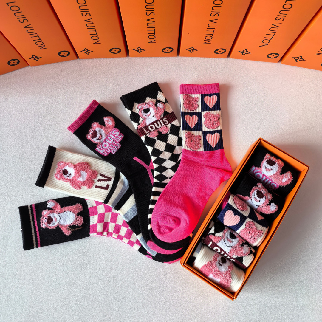 💛配包装LV（路易威登）新款草莓熊羽毛纱经典中长款堆堆袜袜子！一盒五双， 专柜同步筒款袜子，💛大牌出街，