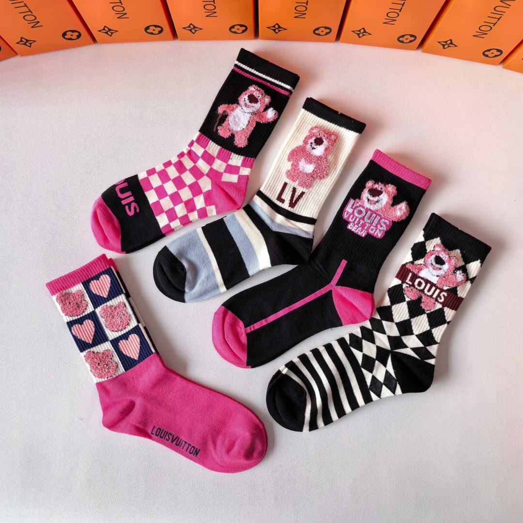💛配包装LV（路易威登）新款草莓熊羽毛纱经典中长款堆堆袜袜子！一盒五双， 专柜同步筒款袜子，💛大牌出街，
