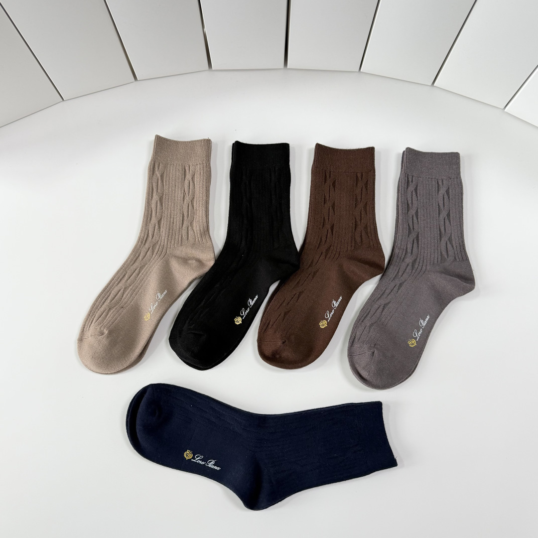 配包装LORO PIANA（LP）新款中长款羊绒刺绣款堆堆袜袜子！一盒五双， 专柜同步筒款袜子，💛大牌出
