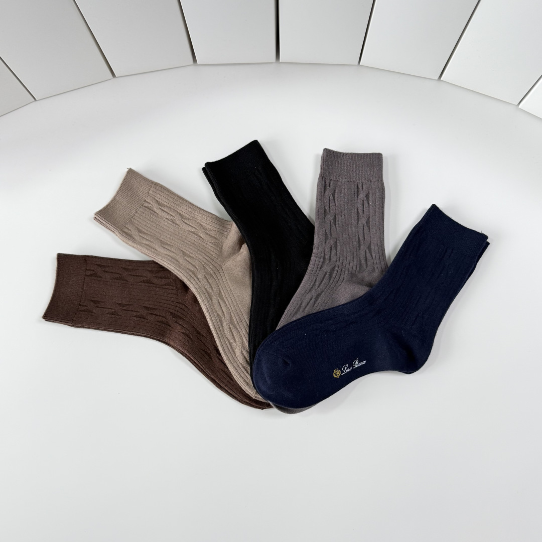 配包装LORO PIANA（LP）新款中长款羊绒刺绣款堆堆袜袜子！一盒五双， 专柜同步筒款袜子，💛大牌出