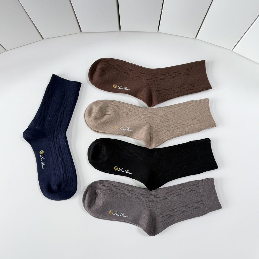 配包装LORO PIANA（LP）新款中长款羊绒刺绣款堆堆袜袜子！一盒五双， 专柜同步筒款袜子，💛大牌出