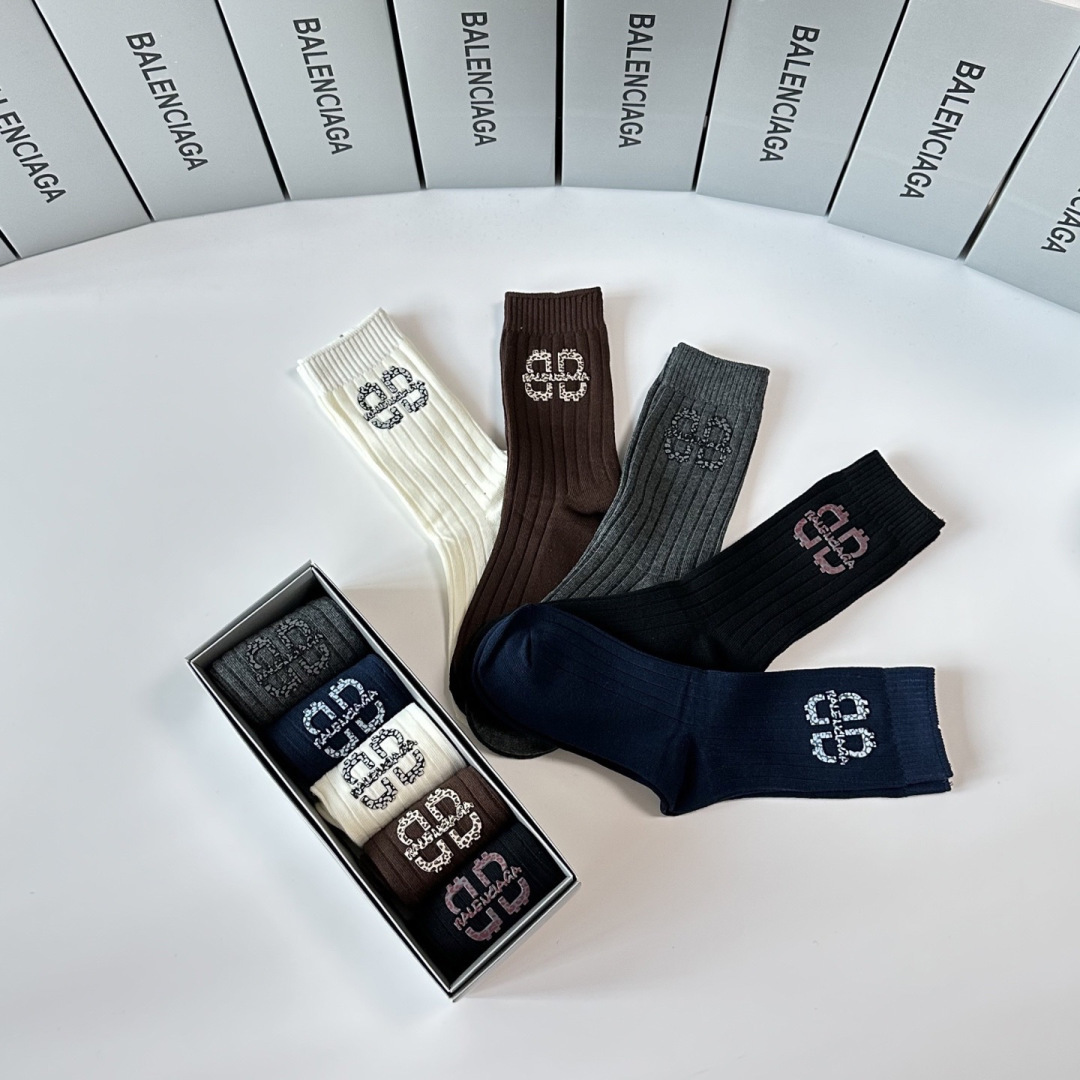 💛配包装Balenciaga （巴黎世家）新款烫印经典中长筒袜堆堆袜袜子！一盒五双， 专柜同步筒袜袜子，