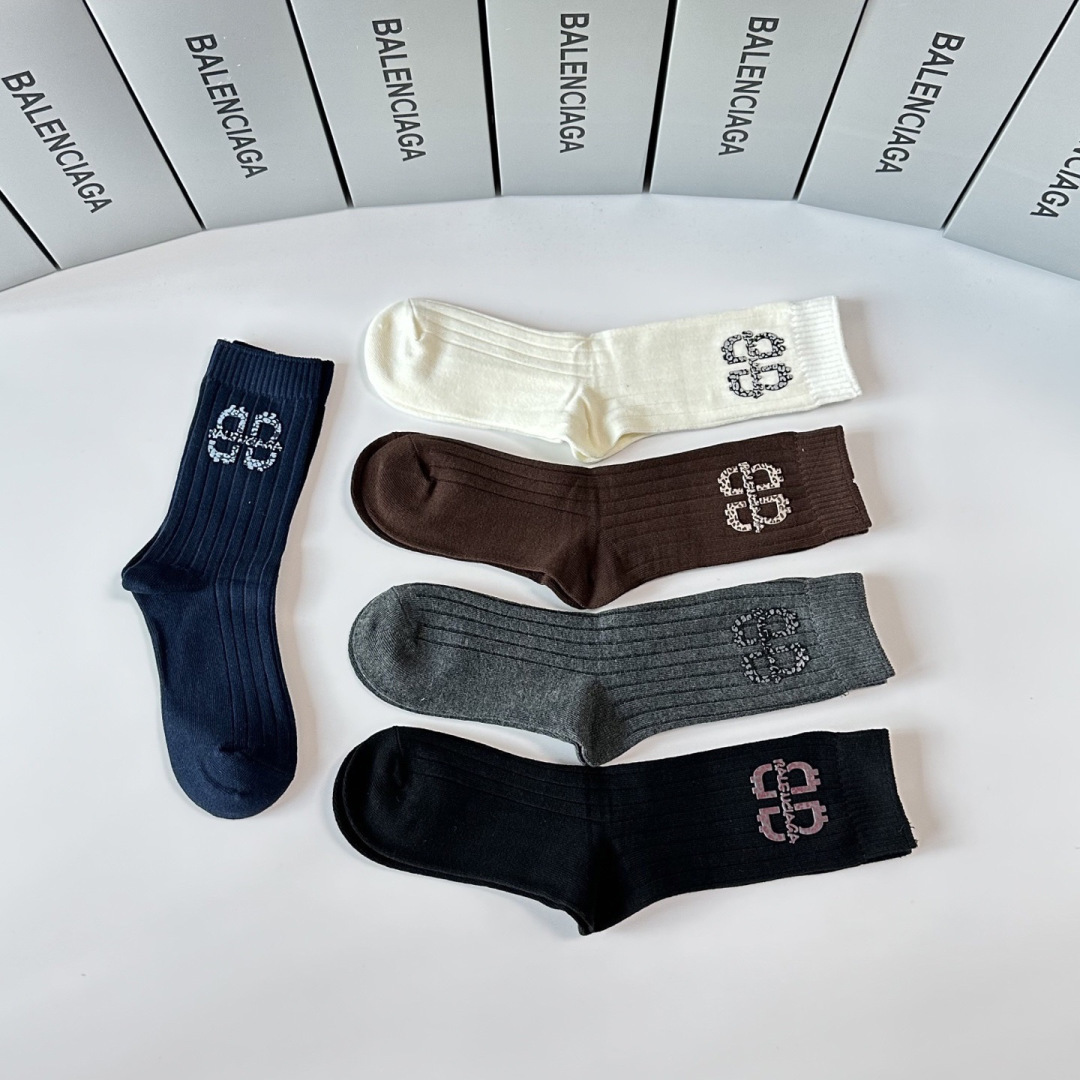 💛配包装Balenciaga （巴黎世家）新款烫印经典中长筒袜堆堆袜袜子！一盒五双， 专柜同步筒袜袜子，
