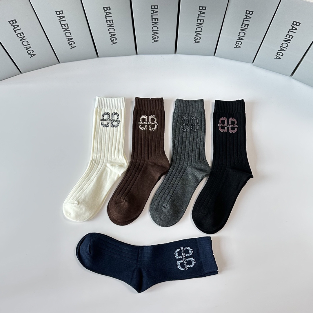 💛配包装Balenciaga （巴黎世家）新款烫印经典中长筒袜堆堆袜袜子！一盒五双， 专柜同步筒袜袜子，
