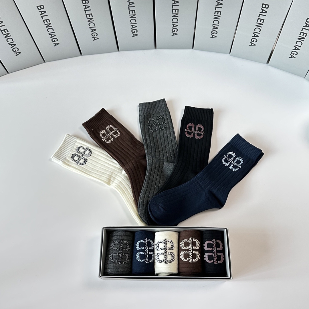 💛配包装Balenciaga （巴黎世家）新款烫印经典中长筒袜堆堆袜袜子！一盒五双， 专柜同步筒袜袜子，