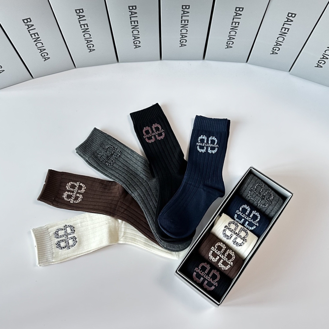 💛配包装Balenciaga （巴黎世家）新款烫印经典中长筒袜堆堆袜袜子！一盒五双， 专柜同步筒袜袜子，