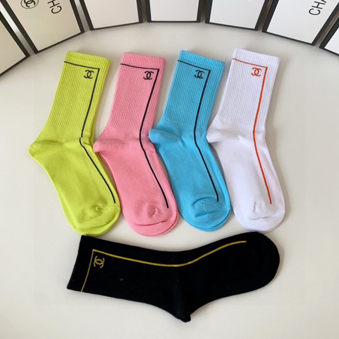 💛配包装Chanel（香奈儿）新款经典中长款堆堆袜袜子！一盒五双， 专柜同步筒袜袜子，💛大牌出街，潮人必