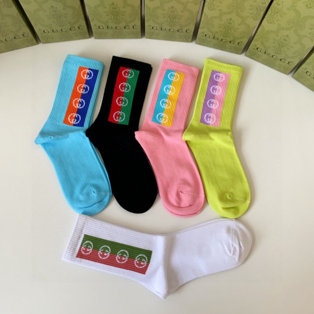 💛配包装Gucci（古驰）新款中长款堆堆袜袜子！一盒五双， 专柜同步筒款袜子，💛大牌出街，潮人必备🔥超好