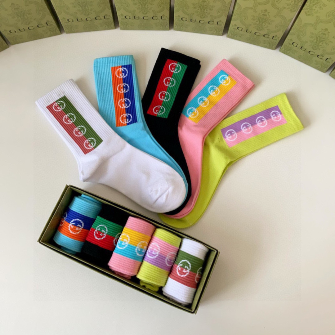 💛配包装Gucci（古驰）新款中长款堆堆袜袜子！一盒五双， 专柜同步筒款袜子，💛大牌出街，潮人必备🔥超好
