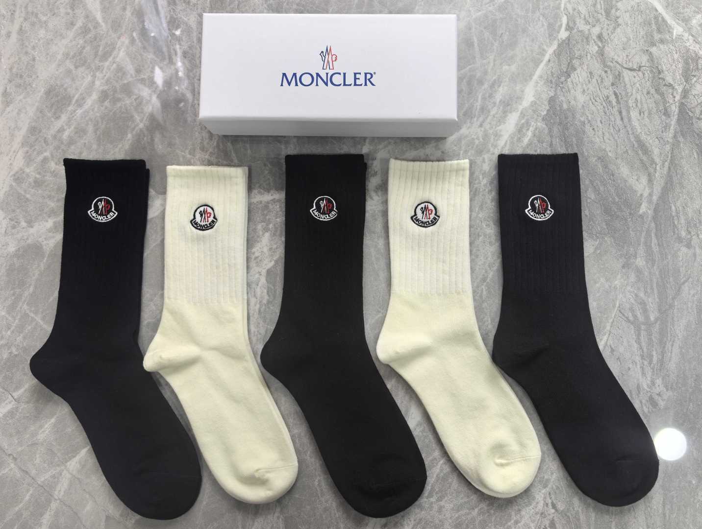 💛配专柜包装MONCLER（蒙口）最新双针中长筒刺绣款堆堆袜袜子！一盒五双，专柜同步筒袜袜子，💛大牌出街